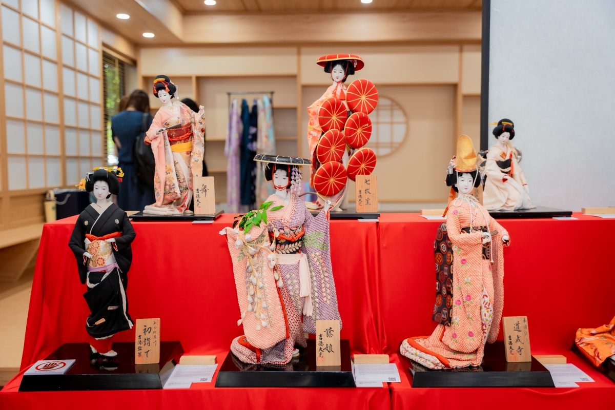 展示される人形（写真：FPT大学ハノイ校）
