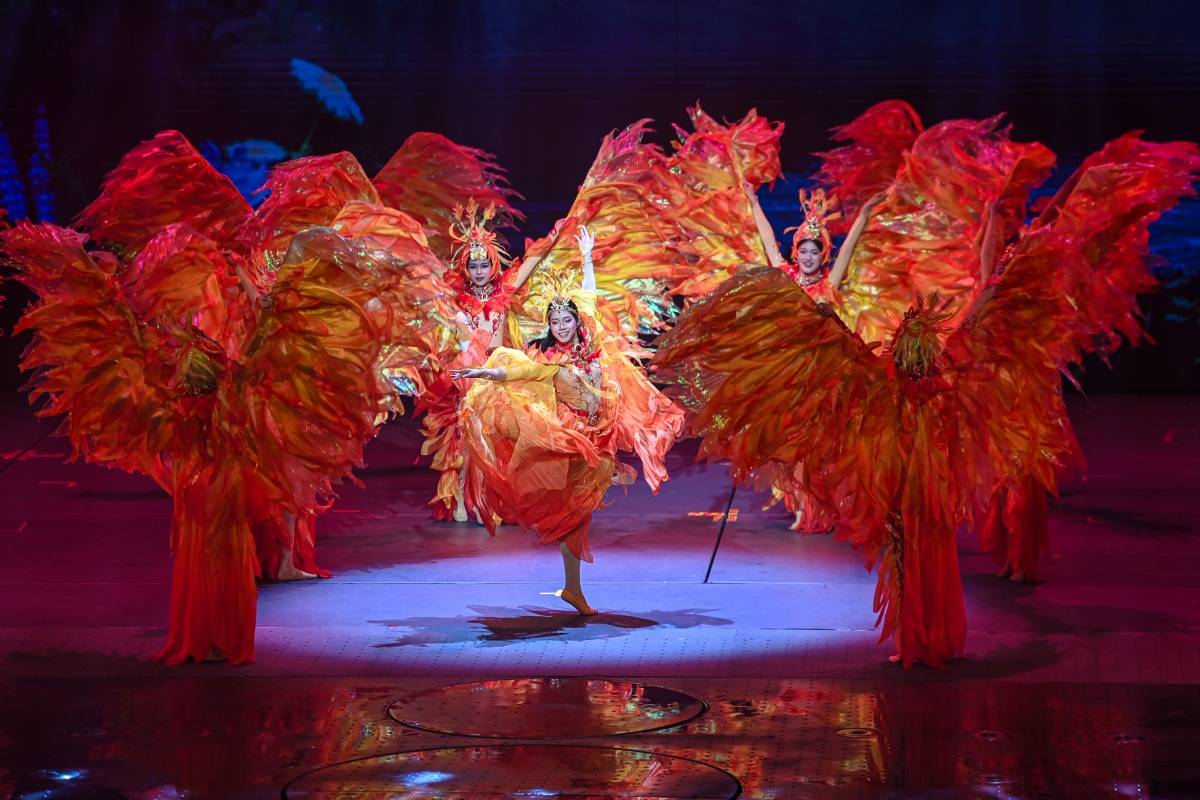 Một cảnh trong show diễn "Đất Nước Thiên Hùng Ca"