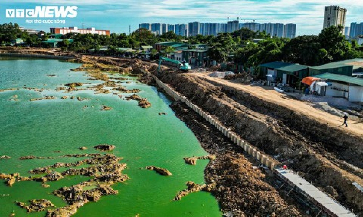 Theo thiết kế, hồ điều hòa Phú Đô được kết nối với kênh Mai Dịch - Phú Đô và kênh Mỹ Đình - Tân Mỹ thông qua hệ thống cống ngầm, qua đó nâng cao khả năng trữ và điều tiết nước mưa cho khu vực. Khi mực nước sông Nhuệ ở mức thấp, nước sẽ được tiêu thoát trực tiếp; còn khi mực nước dâng cao, hệ thống sẽ phối hợp với trạm bơm Đồng Bông 1-2 để bảo đảm tiêu úng hiệu quả.