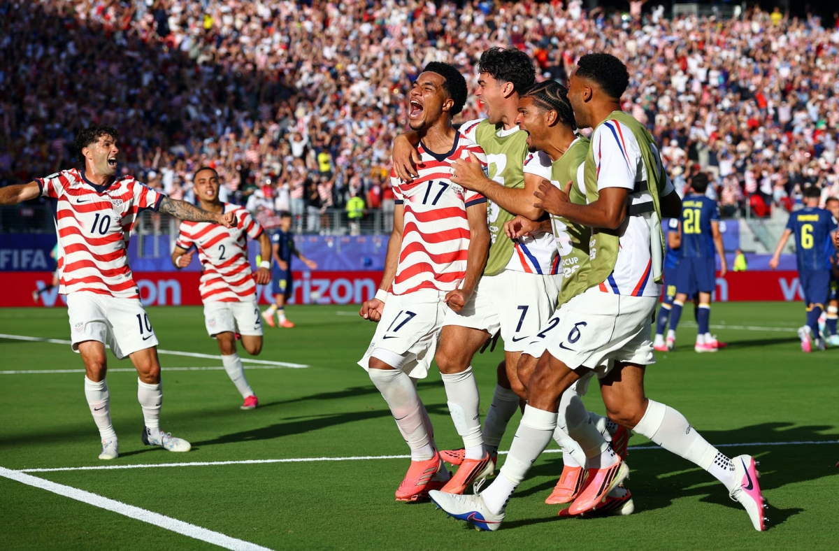 Soccer Football - FIFA World Cup 2026 - Round of 32 - United States v Bosnia and Herzegovina - San Francisco Bay Area Stadium, Santa Clara, California, US, - July 1, 2026 Malik Tillman of the US celebrates scoring their second goal with teammates (REUTERS/Carlos Barria)