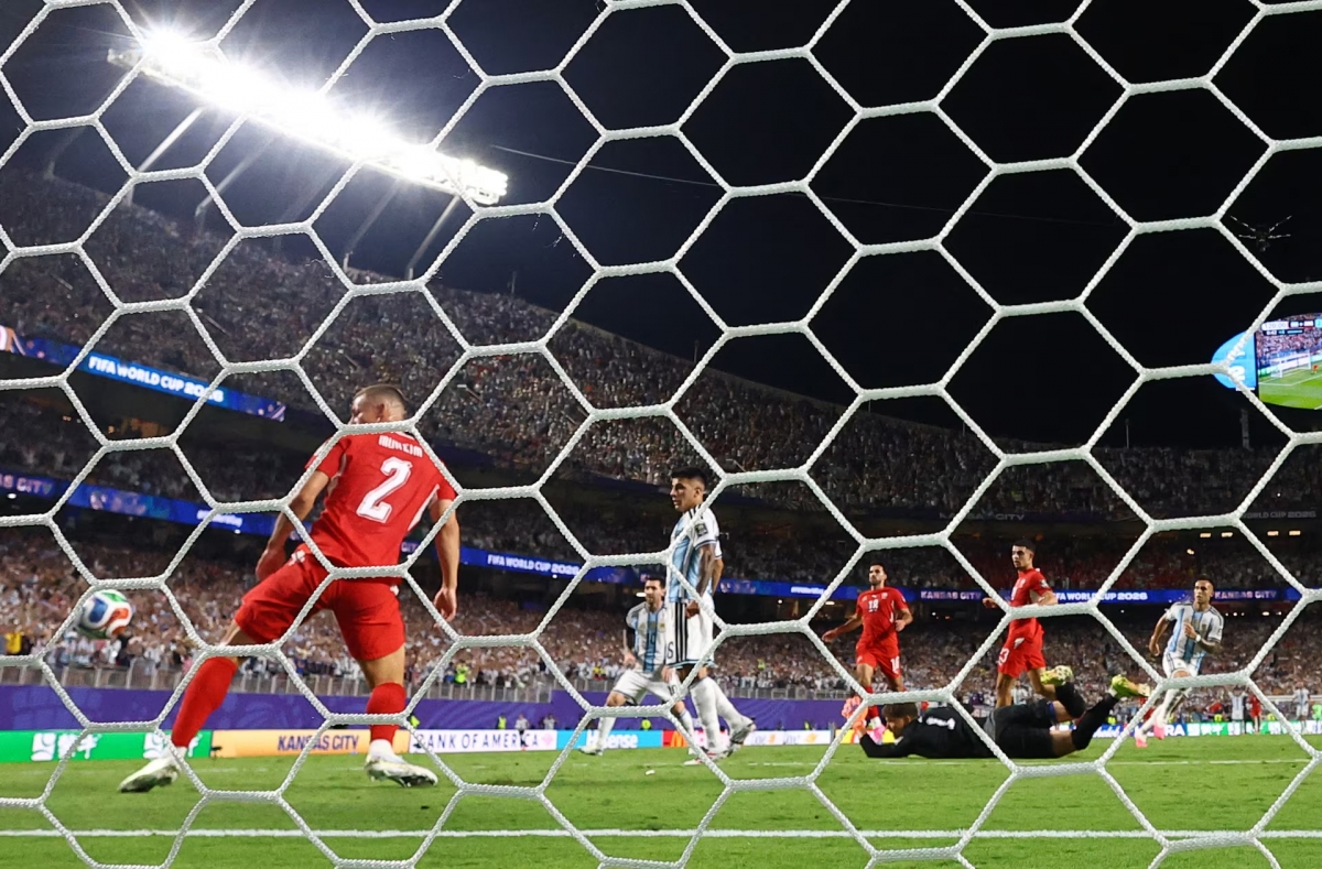 Soccer Football - FIFA World Cup 2026 - Quarter Final - Argentina v Switzerland - Kansas City Stadium, Kansas City, Missouri, US - July 11, 2026 Argentina's Lautaro Martinez scores their third goal. (REUTERS/Agustin Marcarian)