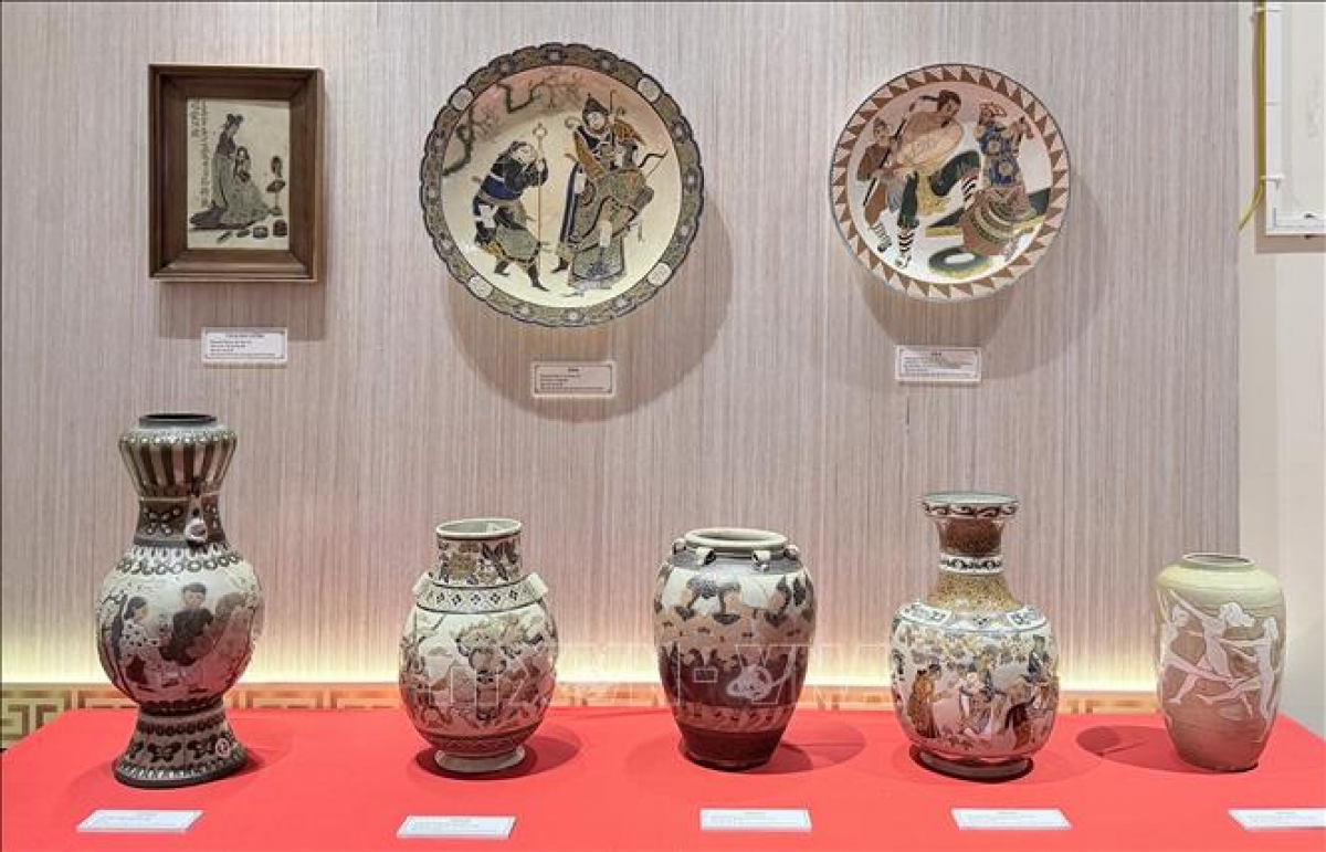 Keramikprodukte in der Ausstellung in An Giang. (Foto: baotintuc.vn)