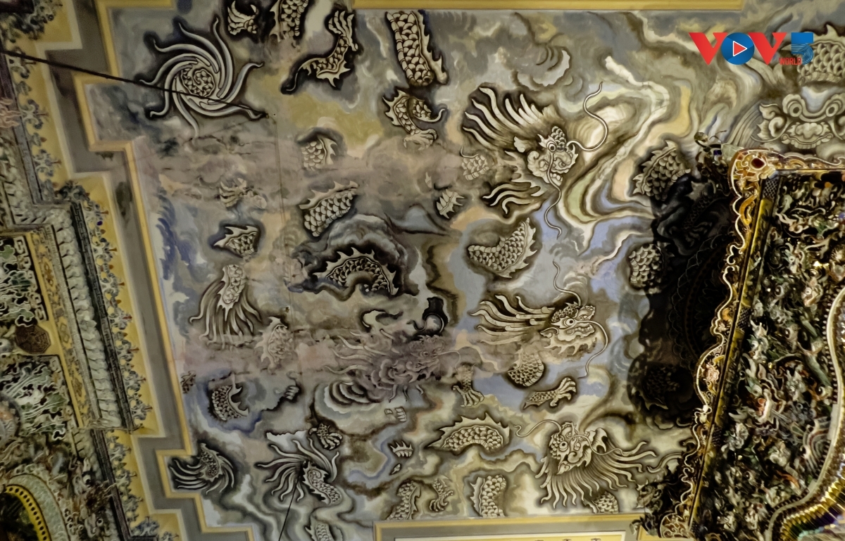 The ceiling features the "Nine Dragons Hidden in the Clouds" mural by artisan Phan Van Tanh. It is said that he paints it using both his hands and feet. Nearly a century later, its colors remain vivid.