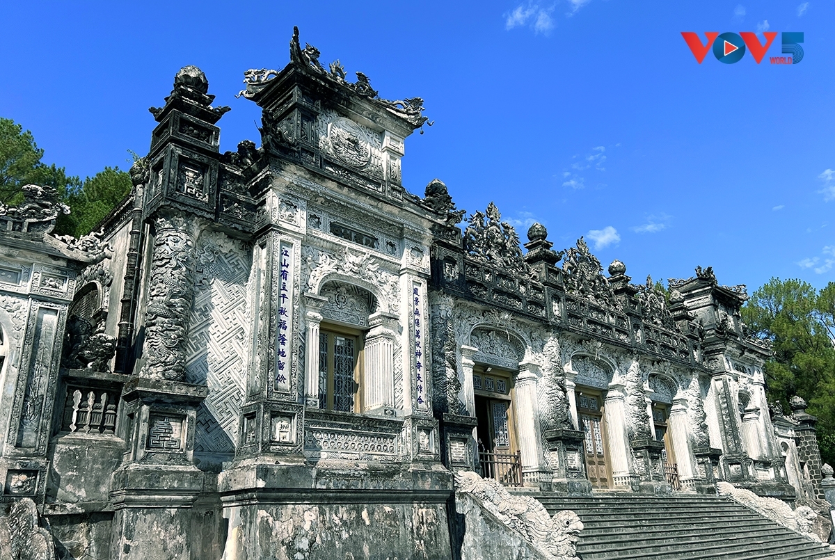 Located at the highest level of the mausoleum, Thien Dinh Palace showcases some of the finest ceramic mosaic art in Vietnam.