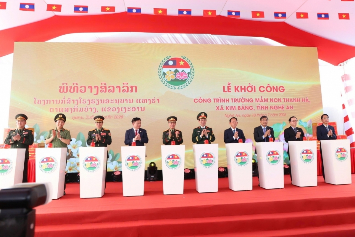 Các đại biểu dự Lễ khởi công trình trường Mầm non Thanh Hà, xã Kim Bảng, tỉnh Nghệ An. Ảnh: Viết Lam