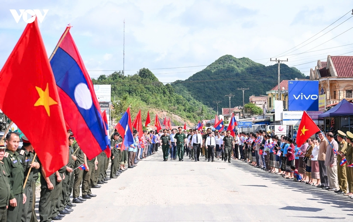 Hình ảnh lễ tiễn đưa, truy điệu và an táng hài cốt liệt sĩ ngày 21/5/2026 tại Nghĩa trang liệt sĩ Nghi Lộc sau khi được quy tập trong mùa khô 2025 - 2026 từ các tỉnh của Lào như Xiêng Khoảng, Xay Sổm Bun và Viêng Chăn.
