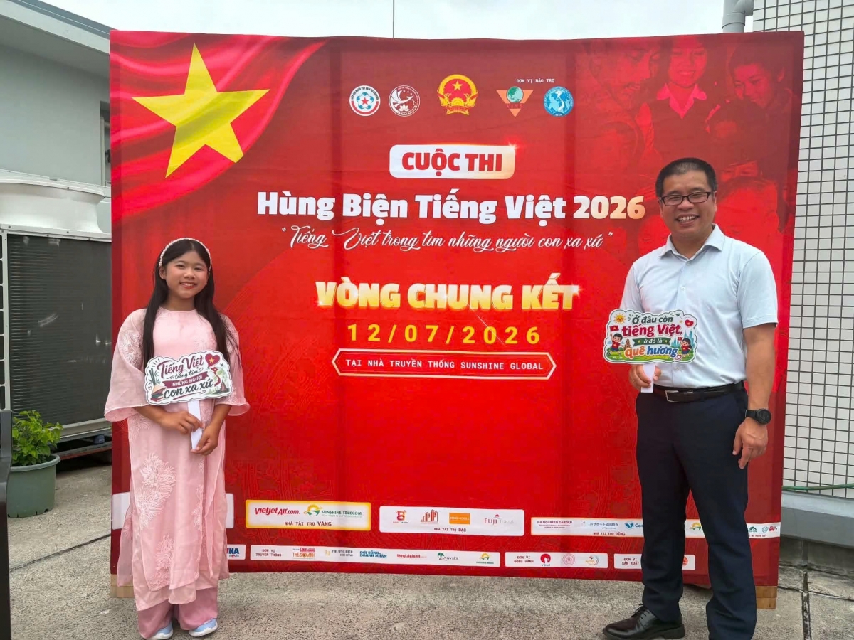 Bố Trần Vũ Dũng và bé Trần Vũ Hạnh My tại chung kết cuộc thi Hùng biện tiếng Việt 2026. Ảnh nvcc