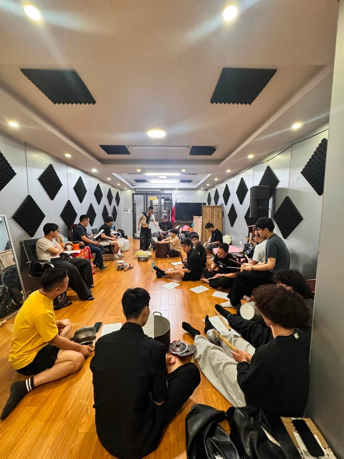 Các nghệ sĩ Nhà hát Tuổi trẻ đều đang tích cực "vỡ vai" cho ngày vở diễn ra mắt công chúng. - Ảnh: Nhà hát Tuổi trẻ
