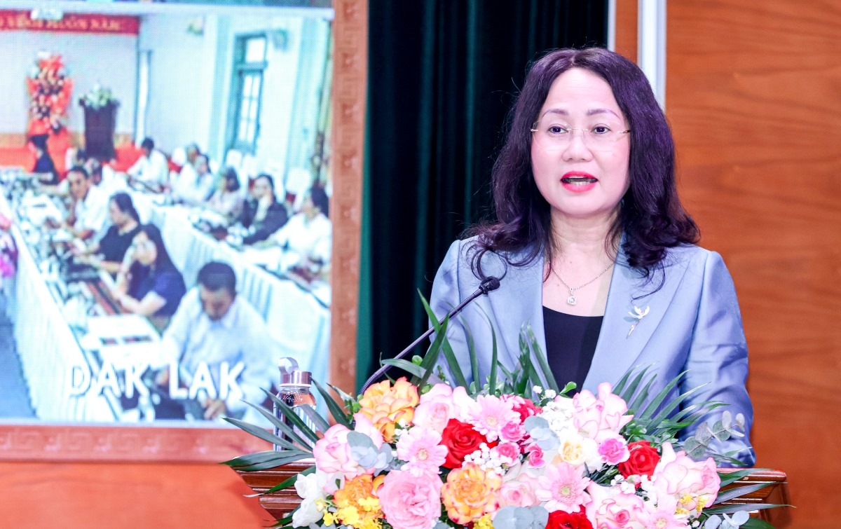 Phát biểu khai mạc hội nghị, Ủy viên Trung ương Đảng, Bộ trưởng Bộ VHTTDL Lâm Thị Phương Thanh cho biết, năm 2026 là năm đầu thực hiện Nghị quyết Đại hội XIV của Đảng, đồng thời triển khai nhiều nhiệm vụ mới, trọng tâm là thực hiện Nghị quyết số 80-NQ/TW của Bộ Chính trị về phát triển văn hóa Việt Nam và Nghị quyết số 28/2026/QH16 của Quốc hội trong bối cảnh đẩy mạnh phân cấp, phân quyền và chuyển đổi số. Ảnh: Bộ VHTTDL