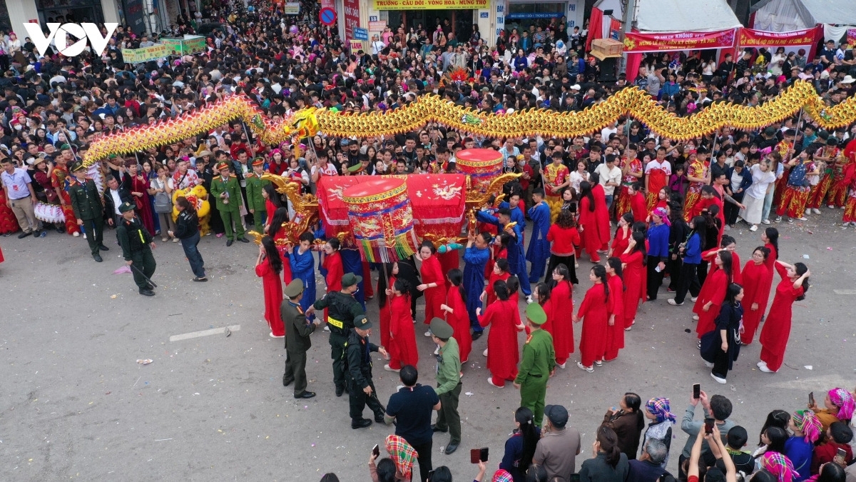 2026年のキークン・ターフー祭りの様子。同祭りは北部ランソン省最大の伝統祭りとされている（写真：Duy Thái/VOV-Đông Bắc）