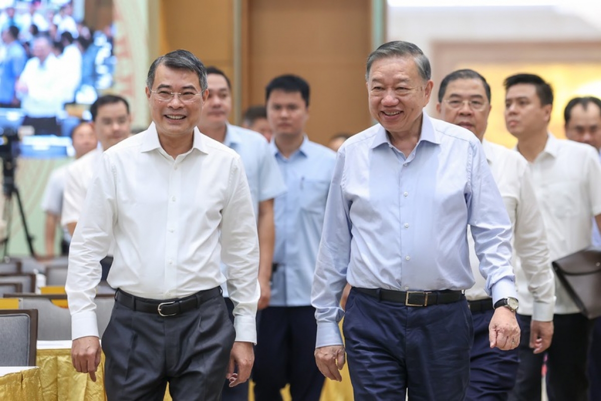 Tổng Bí thư, Chủ tịch nước Tô Lâm cùng Thủ tướng Chính phủ Lê Minh Hưng tới dự phiên họp Chính phủ thường kỳ tháng 6/2026 và Hội nghị trực tuyến Chính phủ với các địa phương - Ảnh: VGP/Nhật Bắc