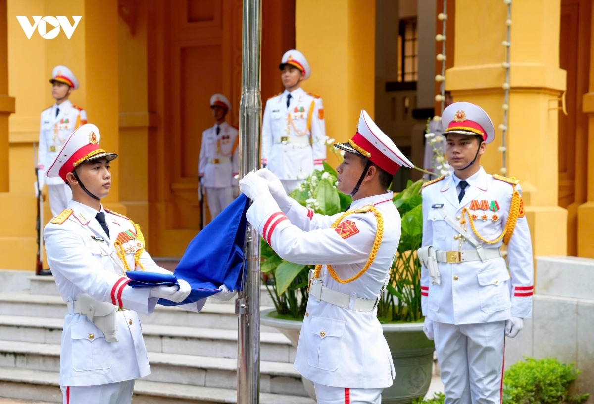 Nghi thức thượng cờ.