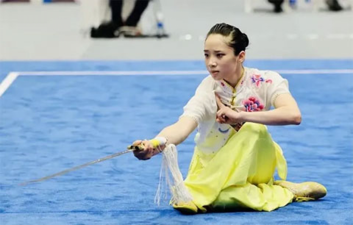 Duong Thuy Vi gewinnt eine Goldmedaille im Qiangshu der Frauen. (Foto: bongdaplus.vn)