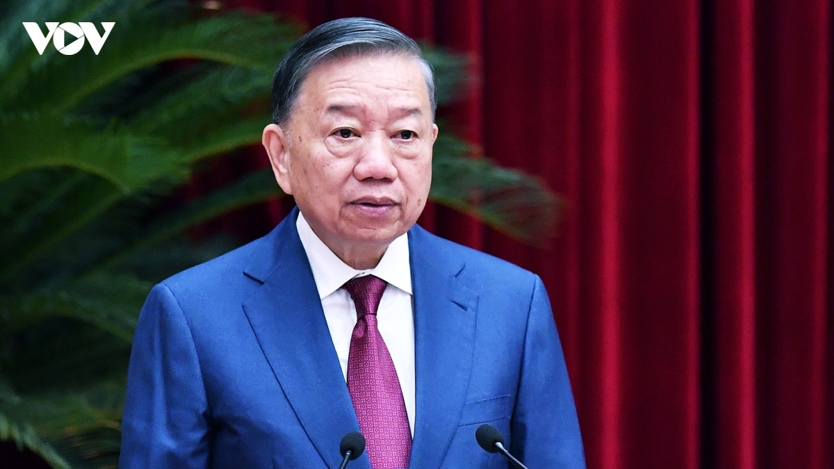 Phát biểu khai mạc Hội nghị, Tổng Bí thư, Chủ tịch nước Tô Lâm nhấn mạnh, Đại hội XIV đã xác định đường lối, mục tiêu và những định hướng chiến lược lớn; Hội nghị Trung ương lần thứ hai đặt nền tảng tổ chức và quy tắc vận hành cho nhiệm kỳ. Hội nghị Trung ương lần thứ ba phải chuyển những định hướng đó thành quyết sách tháo gỡ điểm nghẽn, khơi thông nguồn lực và tạo năng lực phát triển mới.