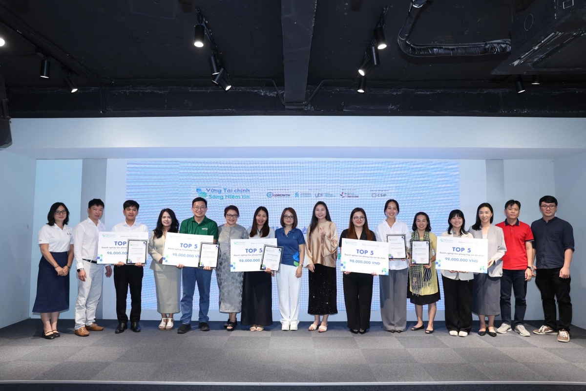 Representatives of the program's Top 5 featured businesses receive certificates and seed funding from the organizers. (Photo: SVF)