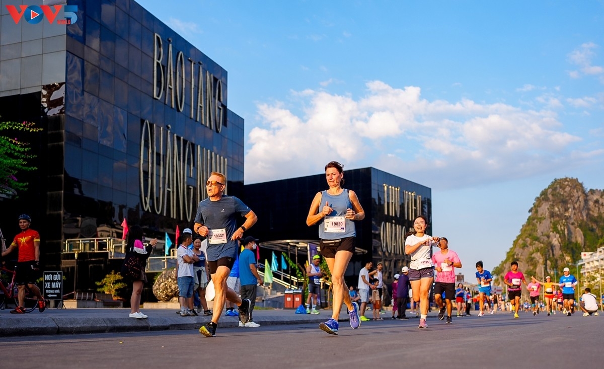 The course of the Halong Bay Heritage Marathon passes the Quang Ninh Museum. (Photo: tintuc.vn)