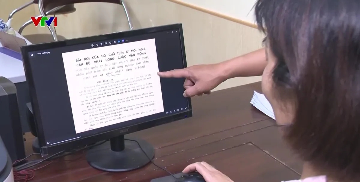 ニンビン省博物館による独立記念日とホー・チ・ミン主席に関する紙資料の整理・保存作業