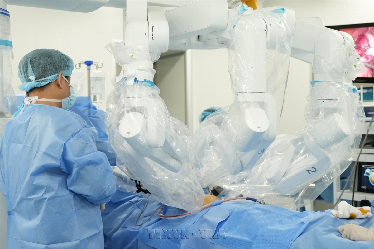 Successful surgeries are carried out despite geographical distance (Photo: VNA) 
