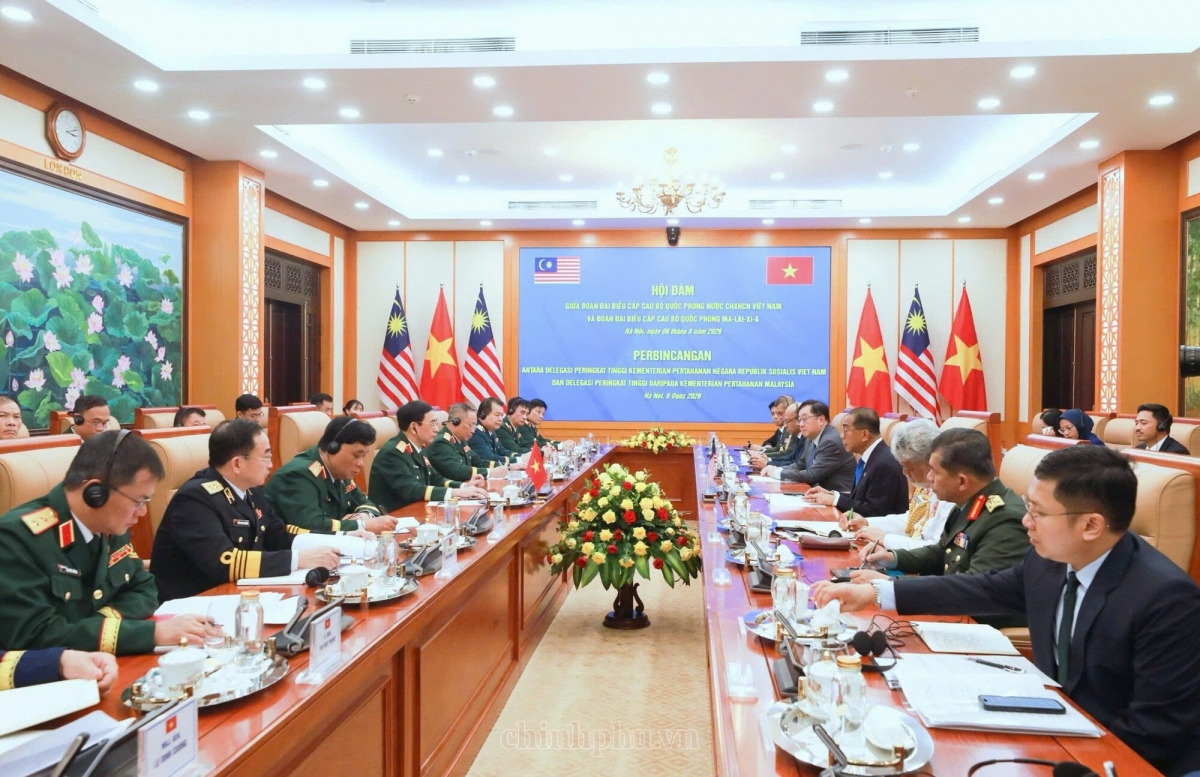Deputy Prime Minister and Minister of National Defence General Phan Van Giang and Malaysia's Defence Minister, Dato' Seri Mohamed Khaled bin Nordin hold talks on August 6, 2026. (Photo: VGP/Nguyen Hoang)
