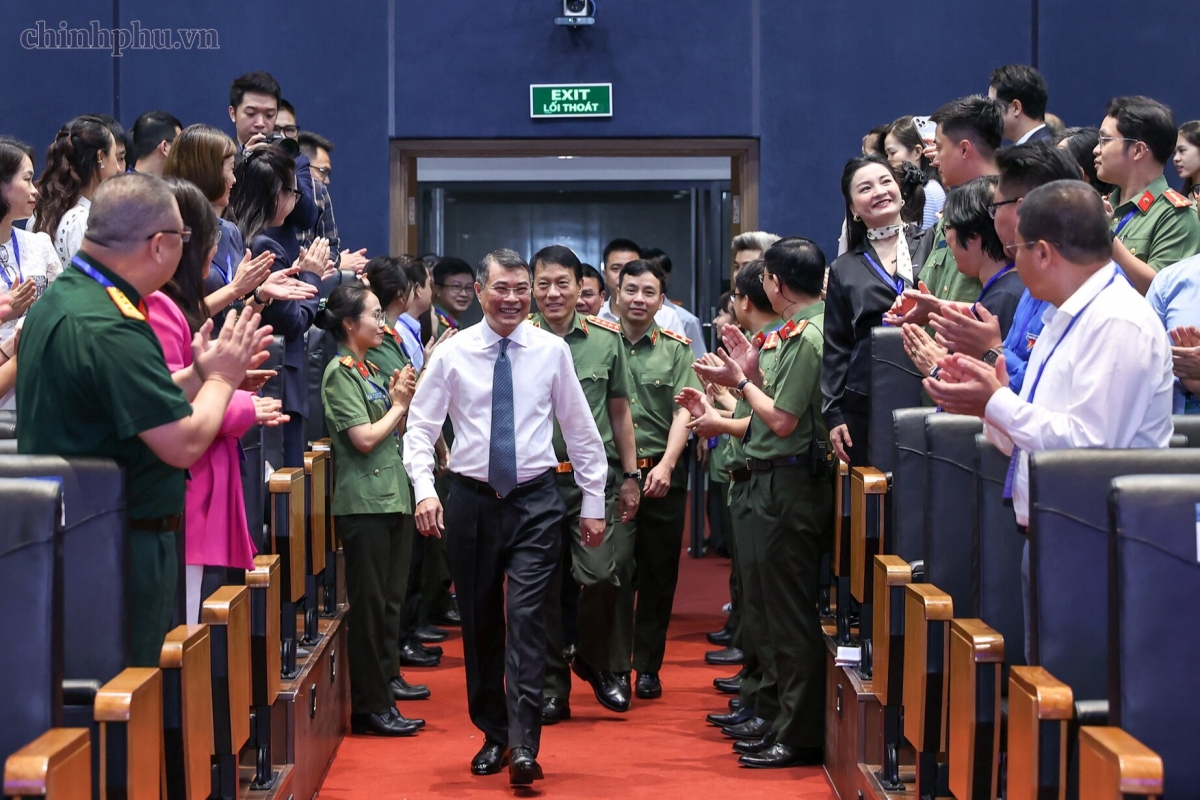 Prime Minister Le Minh Hung, Head of the National Steering Committee for Cybersecurity, attends the ceremony marking Vietnam Cybersecurity Day. (Photo: VGP/Nhat Bac)