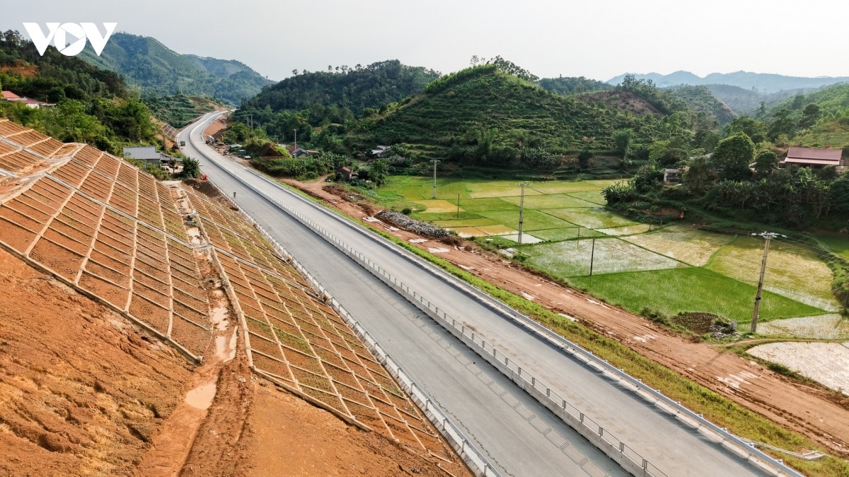 南北高速道路の多くの構成プロジェクトが完成し、ランソン〜カマウ間高速道路網の形成に貢献している（写真：VOV.VN）