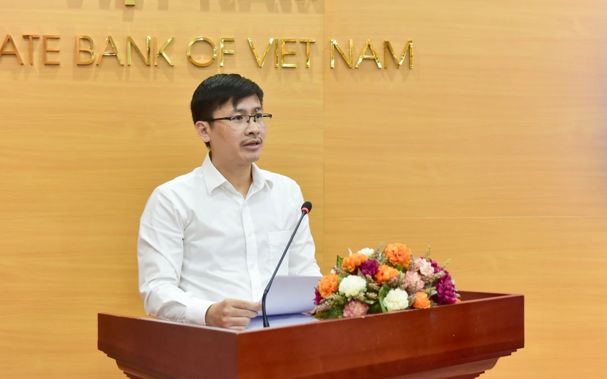 Hoang Minh Tien, subdirector del Departamento de Tecnología de la Información del Banco del Estado de Vietnam, interviene en el acto. Foto: Comité Organizador