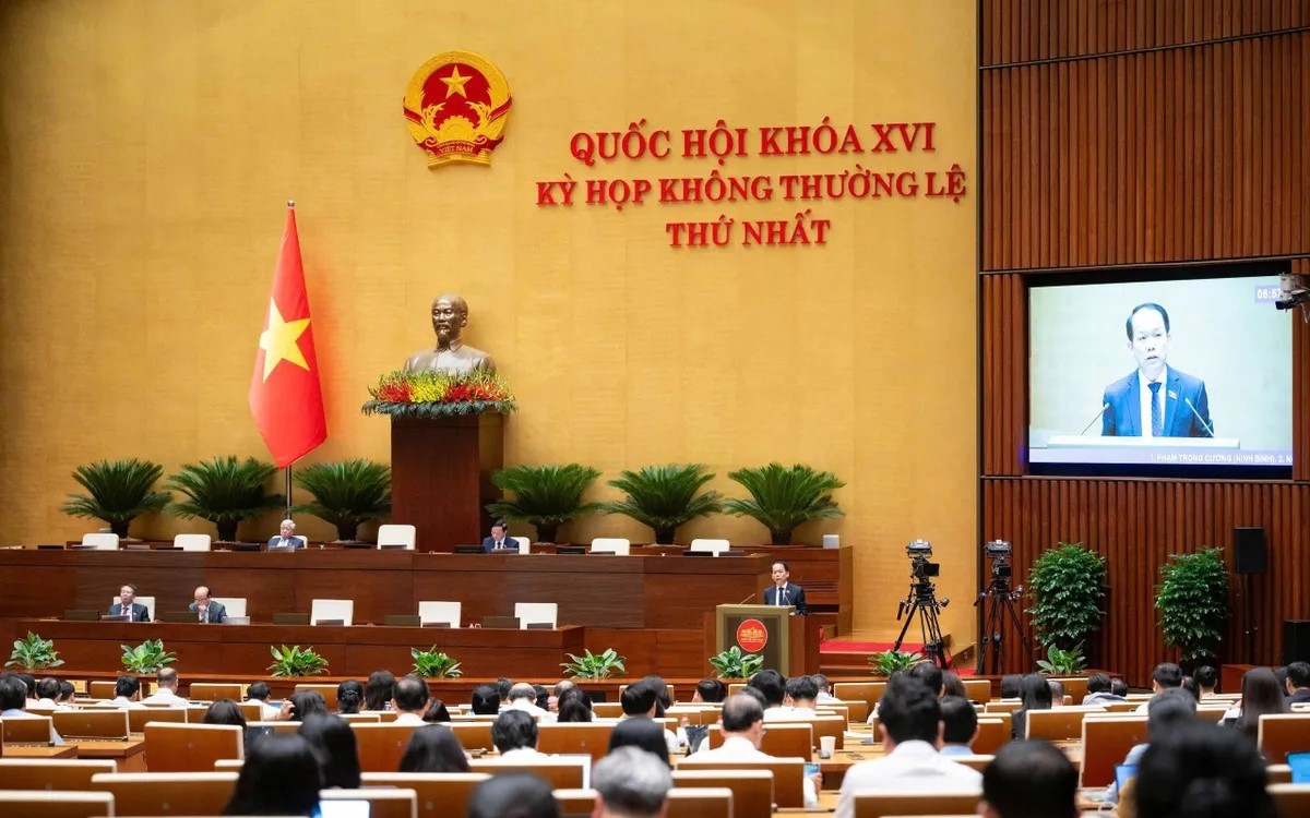 Vue d’ensemble d'une séance de discussion lors de la première session extraordinaire de la XVIe législature de l’Assemblée nationale. Photo: quochoi.vn