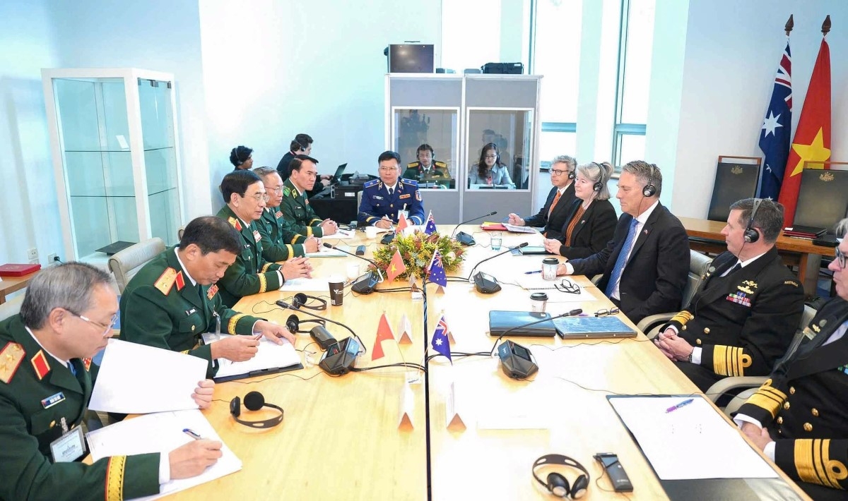 General Phan Van Giang, Vietnam's Deputy Prime Minister and Minister of National Defense, holds talks with Australia's Deputy Prime Minister and Minister for Defense Richard Marles. (Photo: Ministry of National Defense)