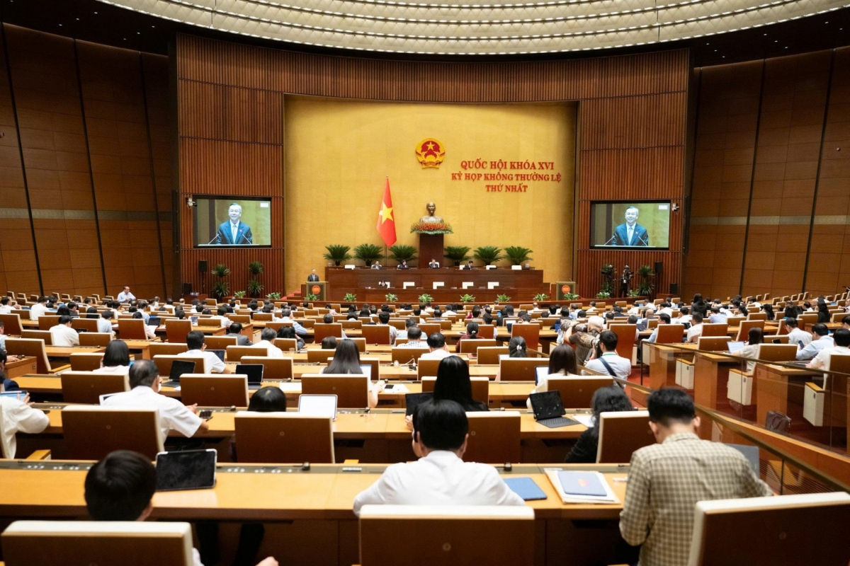 Lawmakers discuss land policy reforms, Hanoi, August 21, 2026. (Photo: quochoi.vn)