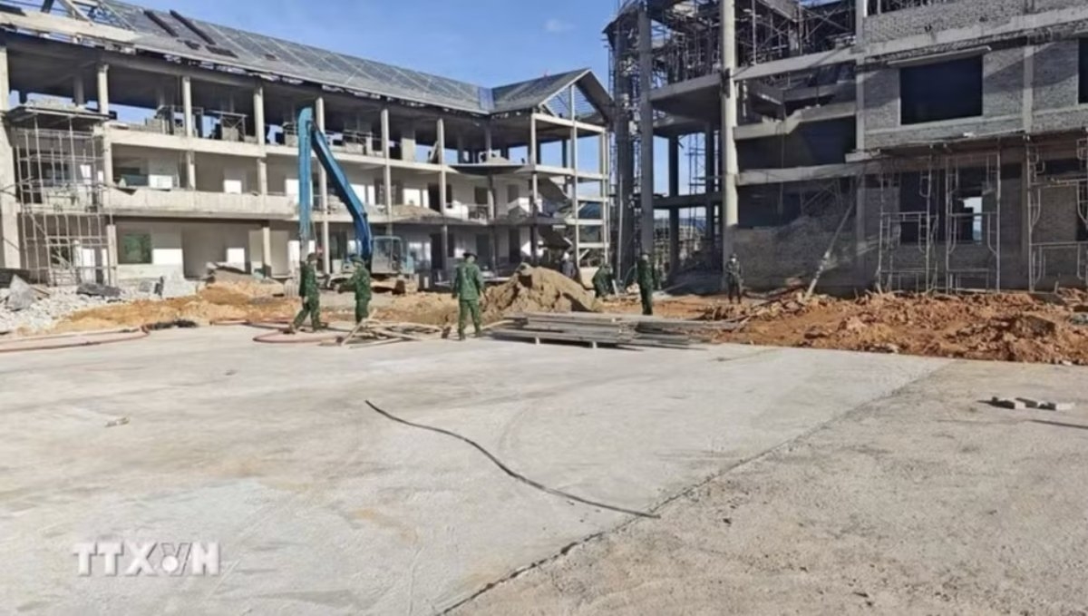 Công trường xây dựng Trường Phổ thông Dân tộc nội trú liên cấp Tiểu học và Trung học cơ sở xã A Lưới 4, thành phố Huế. Ảnh: Mai Trang/TTXVN