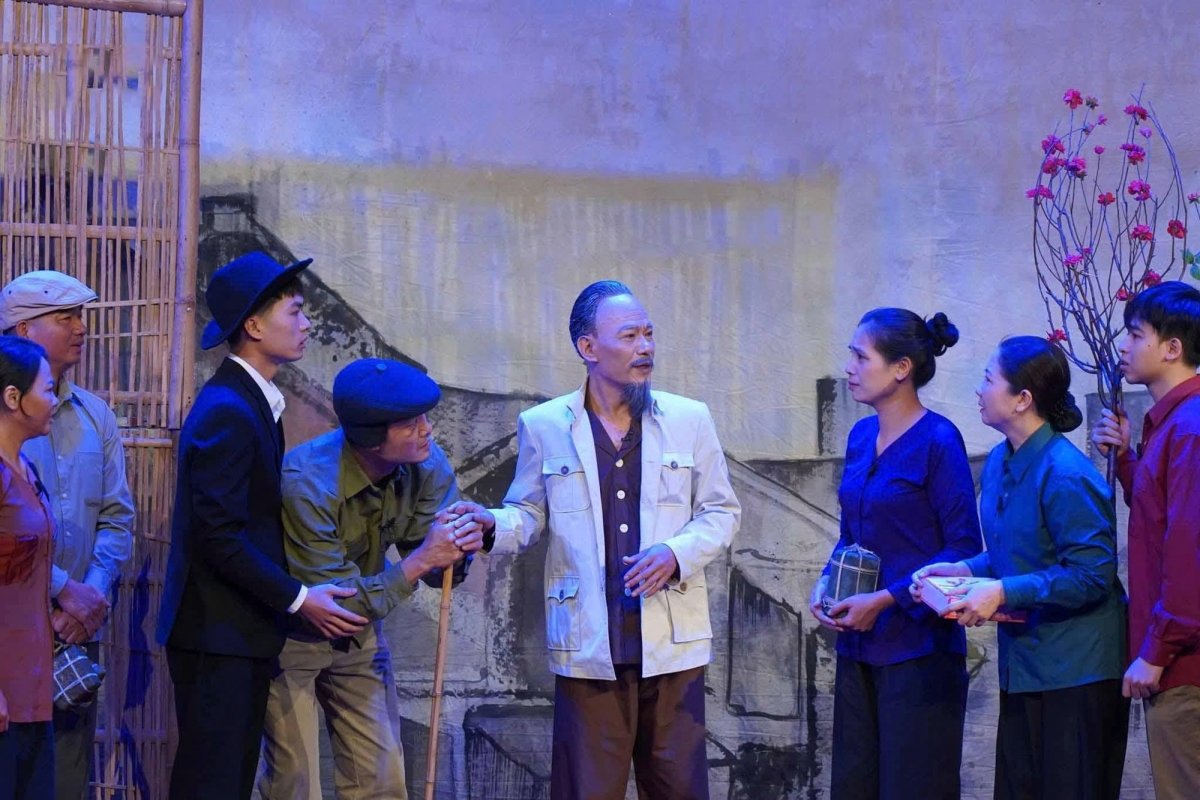 ภาพในรายการศิลปะ "ลุงโฮ - ความรักอันไพศาล" ( bvhttdl.gov.vn)
