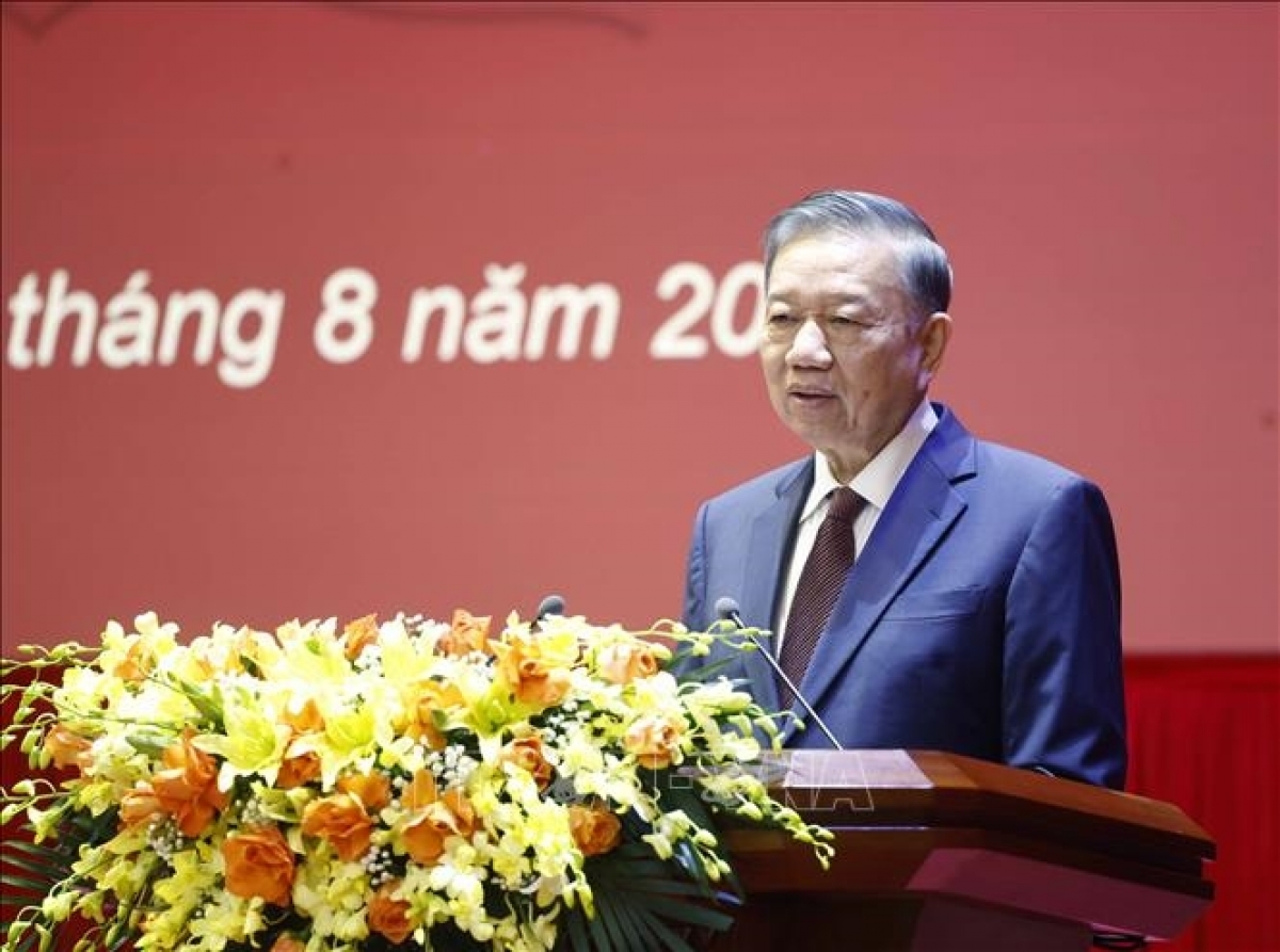To Lam, secretario general del Partido Comunista de Vietnam y presidente de la República, pronuncia un discurso durante el evento. Foto: VNA