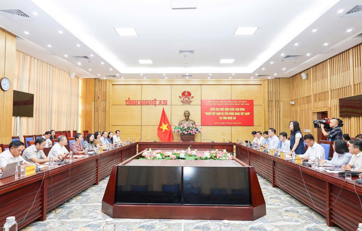 Quang cảnh buổi làm việc. 