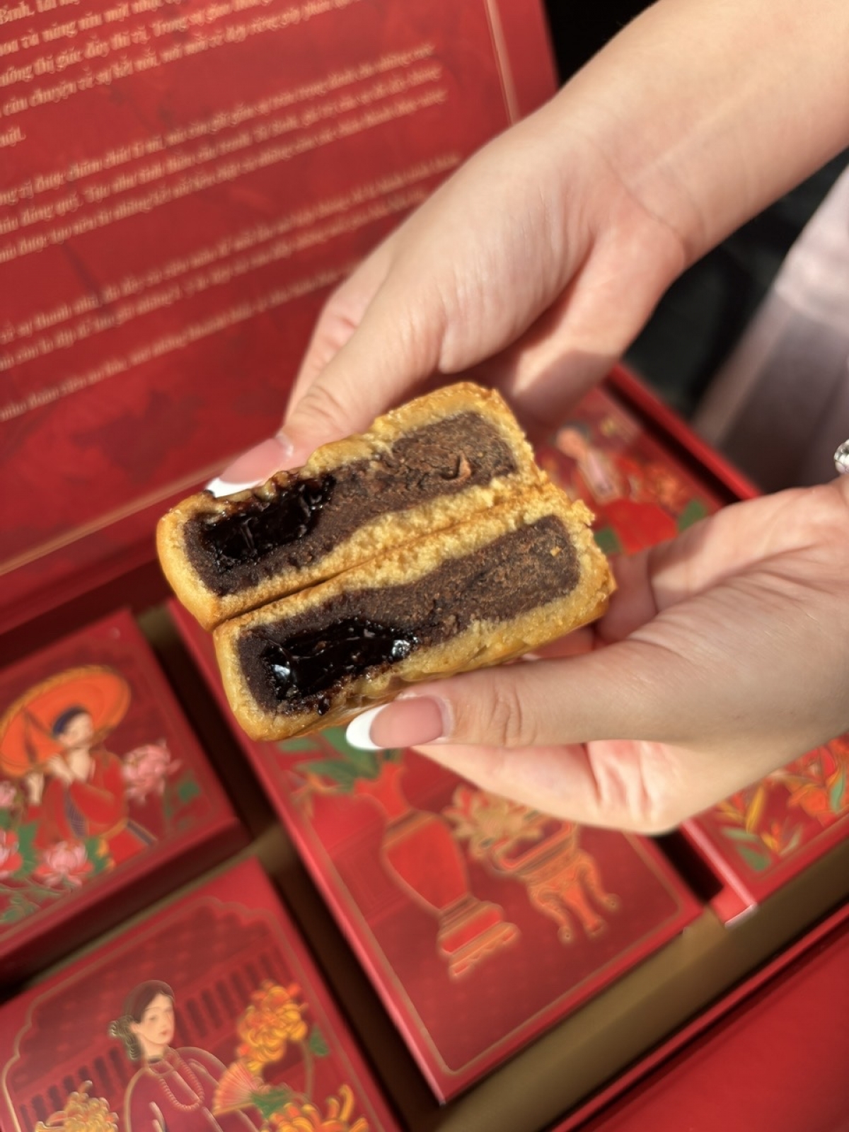 This Mid-Autumn season, a slice of mooncake can still bring people together in the familiar way, but what’s inside can offer a new experience, too. (Photo: Savor Cake)
