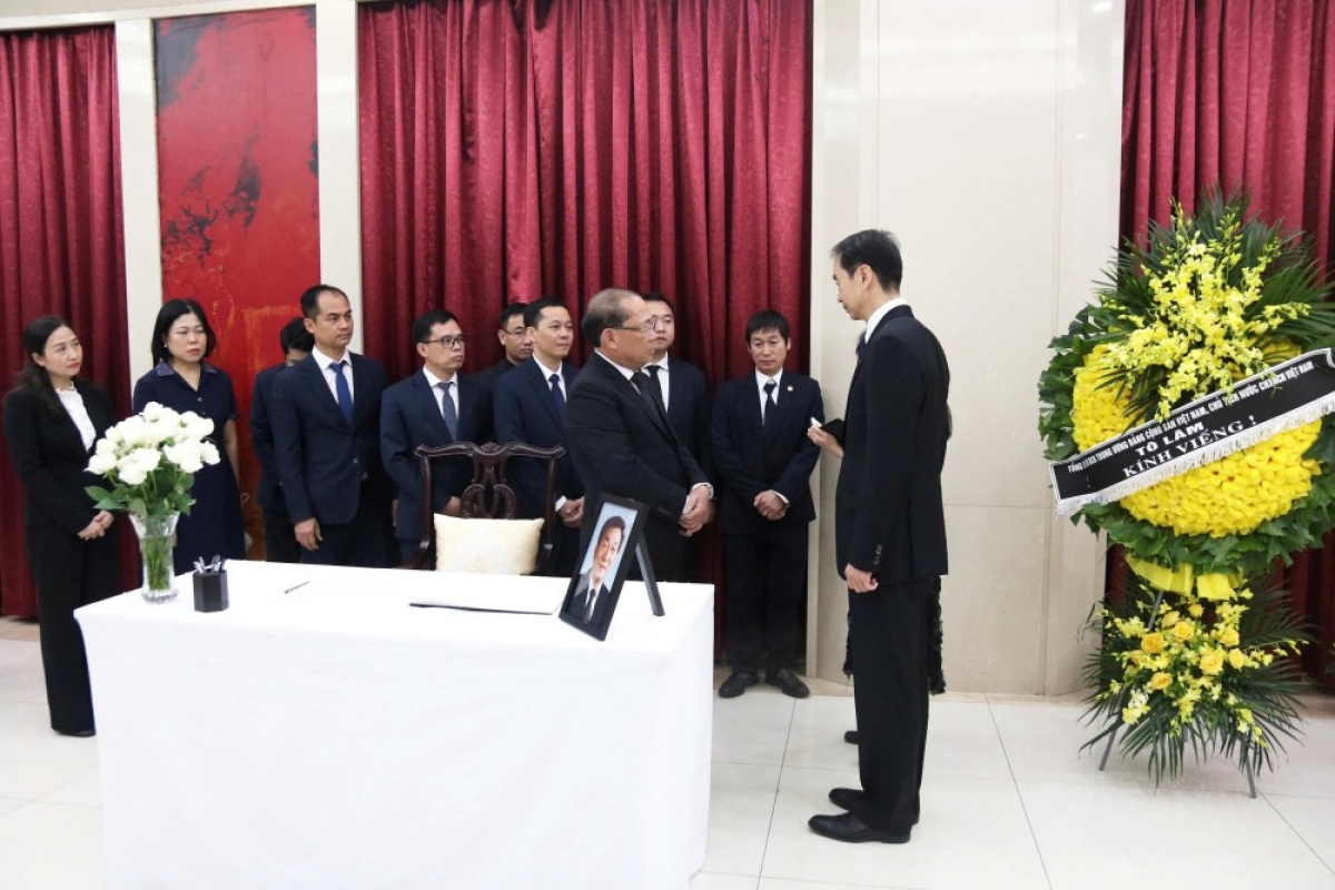 由越南祖国阵线中央委员会副主席黄功水率领的越南祖国阵线中央委员会代表团