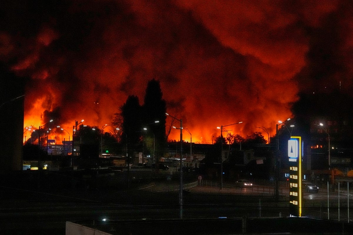 A fire following a Russian missiles attack is seen in Kyiv, Ukraine, Sunday, Aug. 16, 2026. (Photo: AP/Efrem Lukatsky)