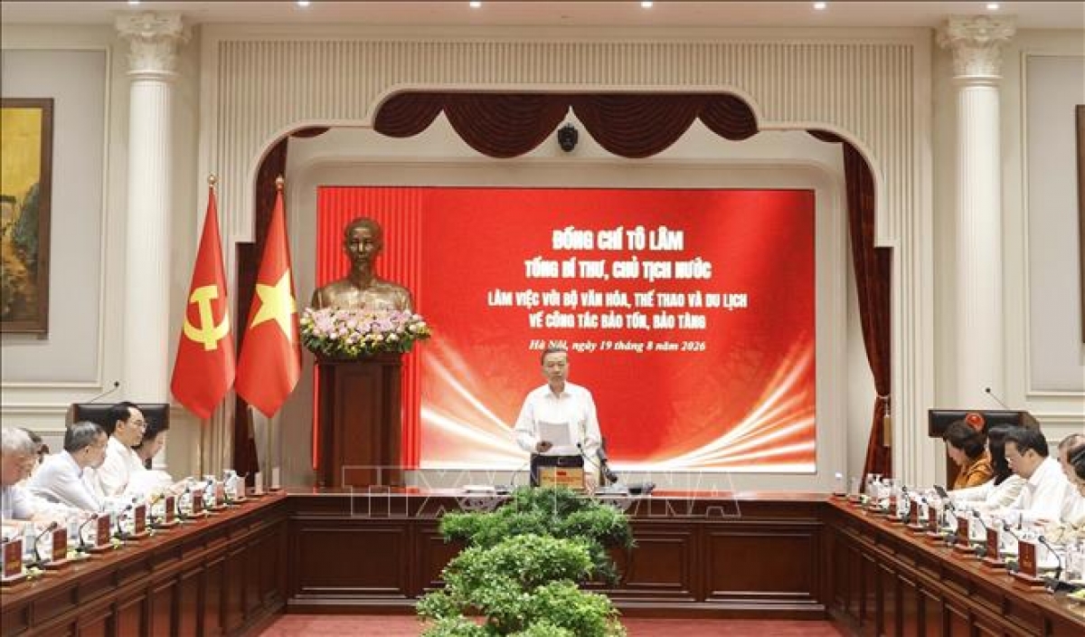 Party General Secretary and State President To Lam works with the Ministry of Culture, Sports and Tourism on conservation and museum work. (Photo: Thong Nhat/VNA)