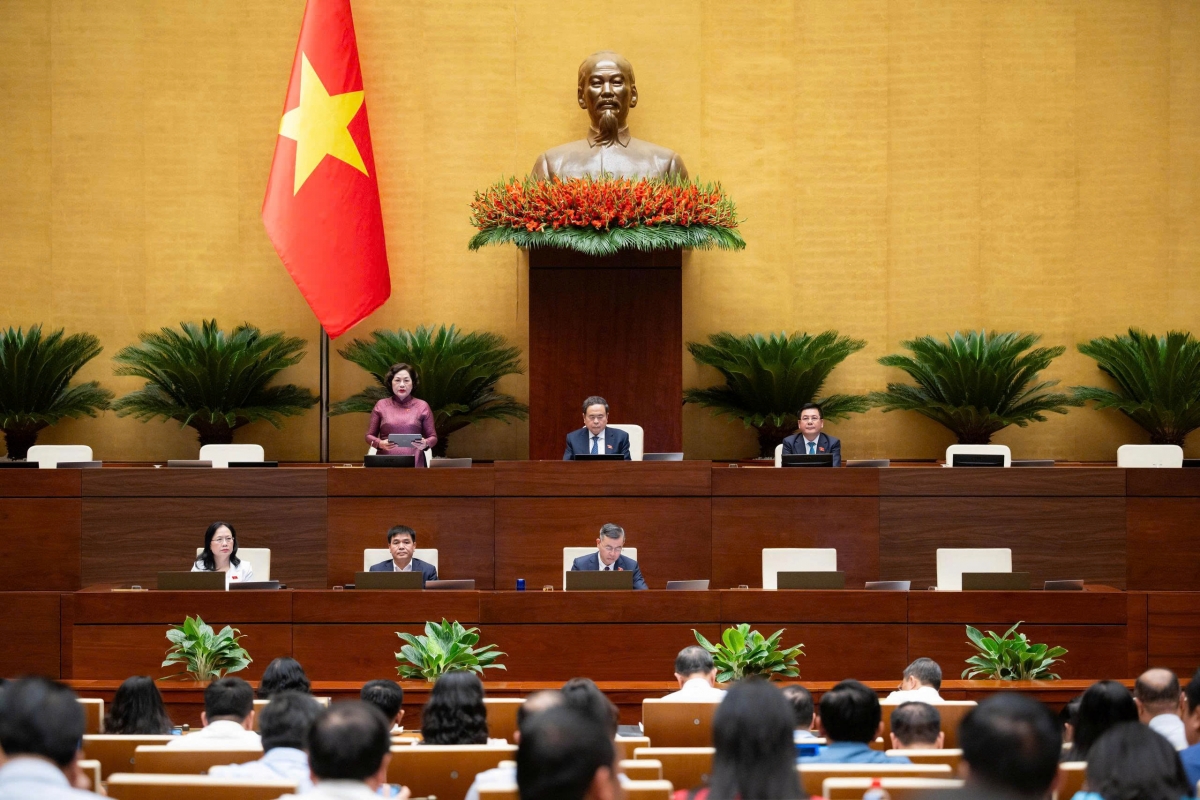 Le présidium lors de la séance du 22 août. Photo: quochoi.vn
