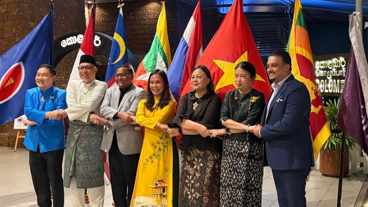 Đại sứ các nước ASEAN và Bộ trưởng Ngoại giao Sri Lanka tại sự kiện. Ảnh: VOV