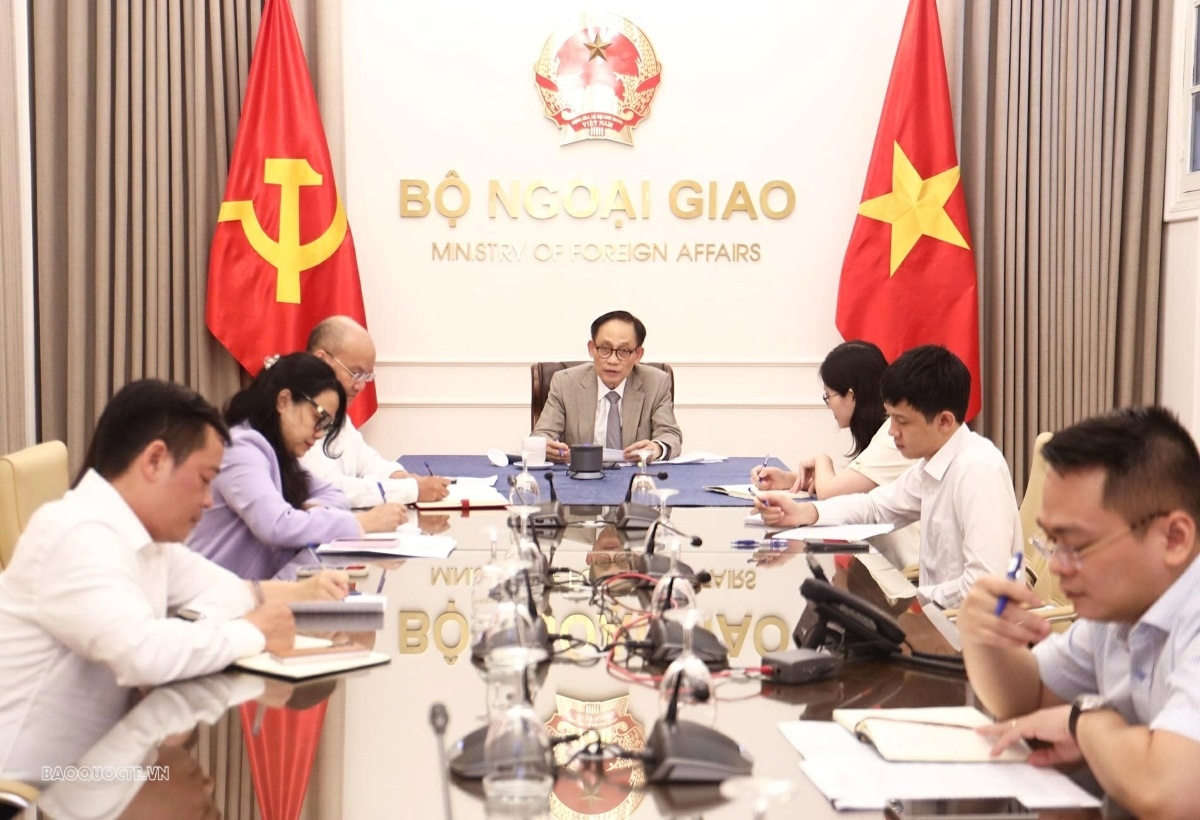 Bộ trưởng Ngoại giao Lê Hoài Trung điện đàm với Bộ trưởng Ngoại giao Canada Anita Anand. Ảnh: Thành Long/baoquocte.vn