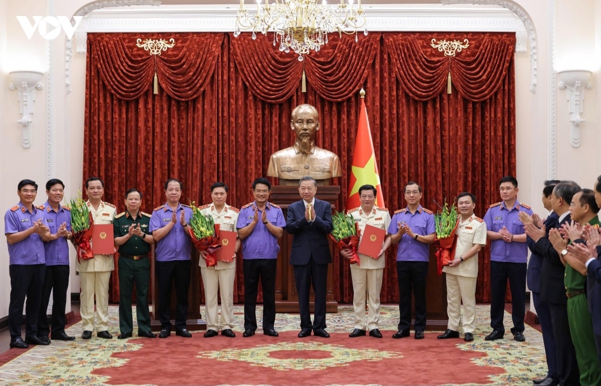 Tổng Bí thư, Chủ tịch nước Tô Lâm chụp ảnh chung cùng các đại biểu. Ảnh: VOV