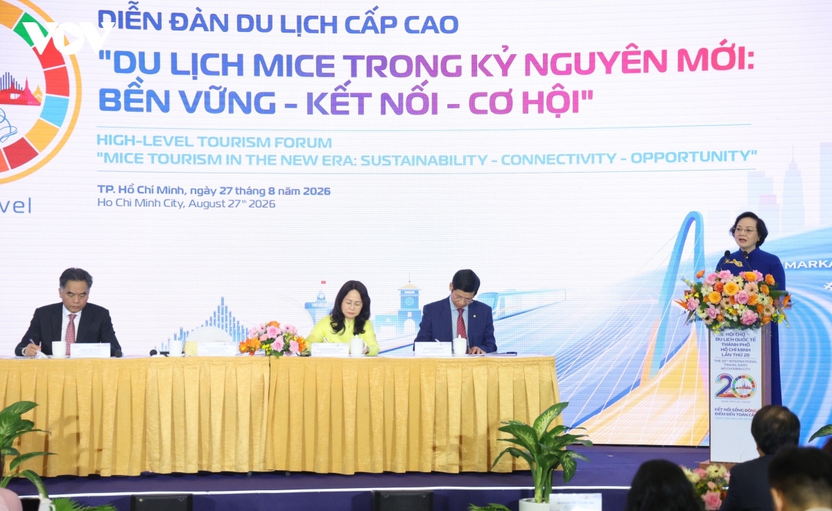 Deputy Prime Minister Pham Thi Thanh Tra speaks at the forum. (Photo: Ty Huynh/VOV-HCMC)