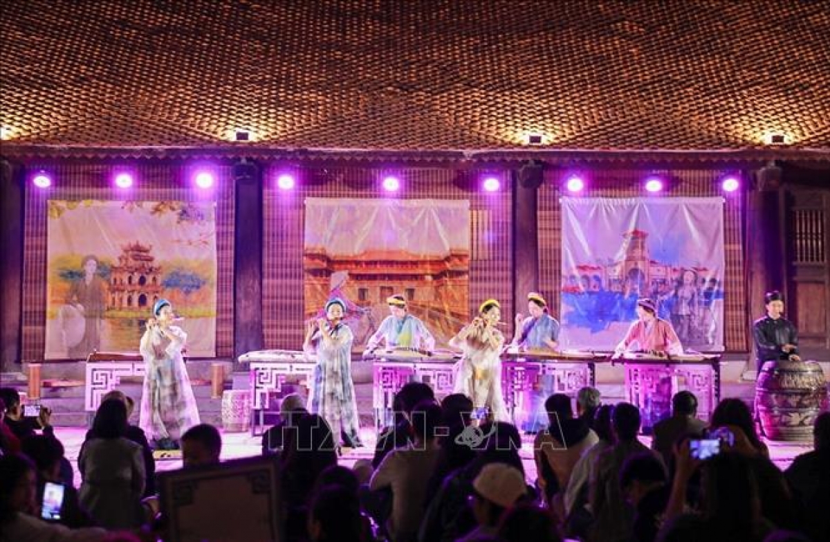 ハノイ市内の文廟での文芸公演(写真:TTXVN)