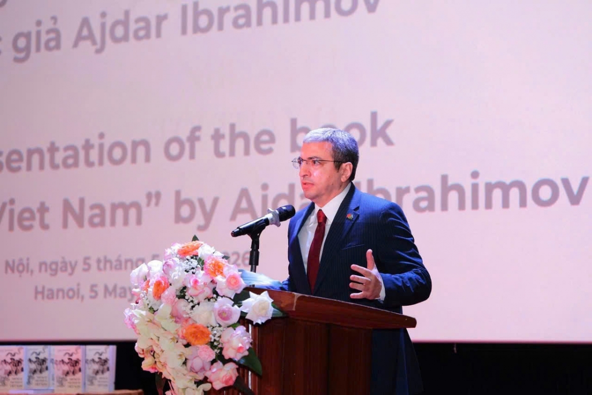 Azerbaijani Ambassador to Vietnam Shovgi Kamal Oglu Mehdizade delivers a speech at the event. (Photo: Azerbaijani Embassy)