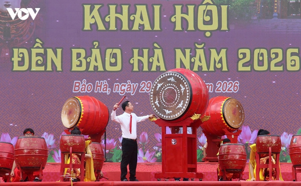 Nghi thức đánh trống khai hội. Ảnh: VOV
