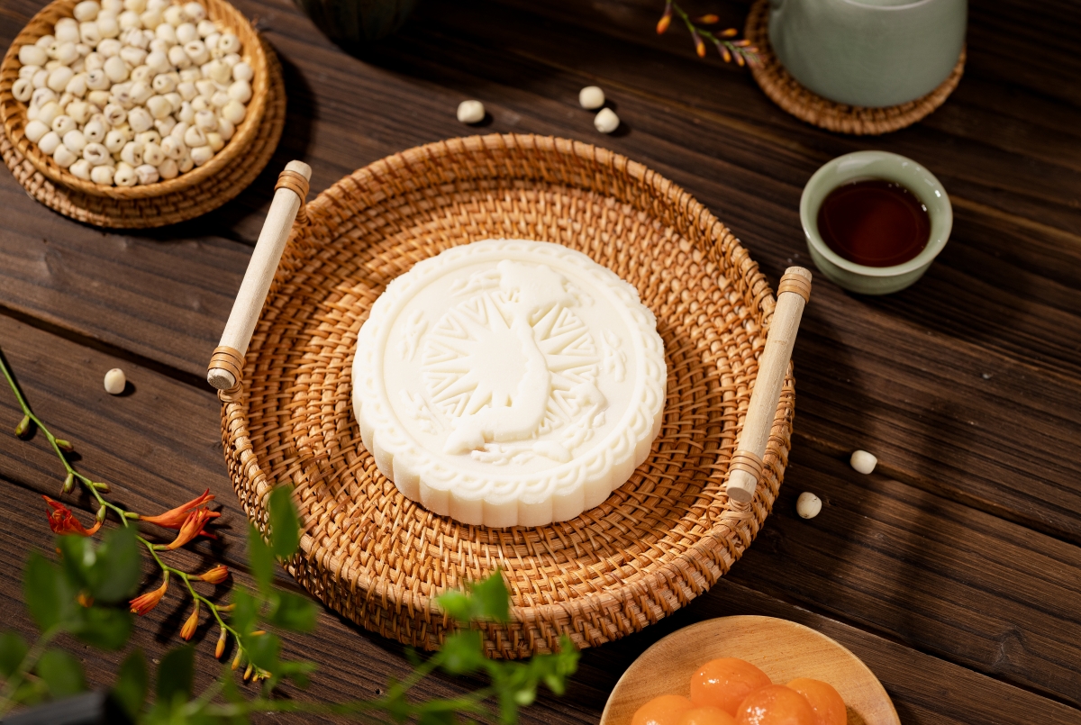 During the Mid-Autumn Festival, when families gather around the table, a homemade mooncake becomes more than just a seasonal treat. It carries a simple message of connection, bringing people together through familiar flavors and shared traditions. (Photo: Savor Cake)