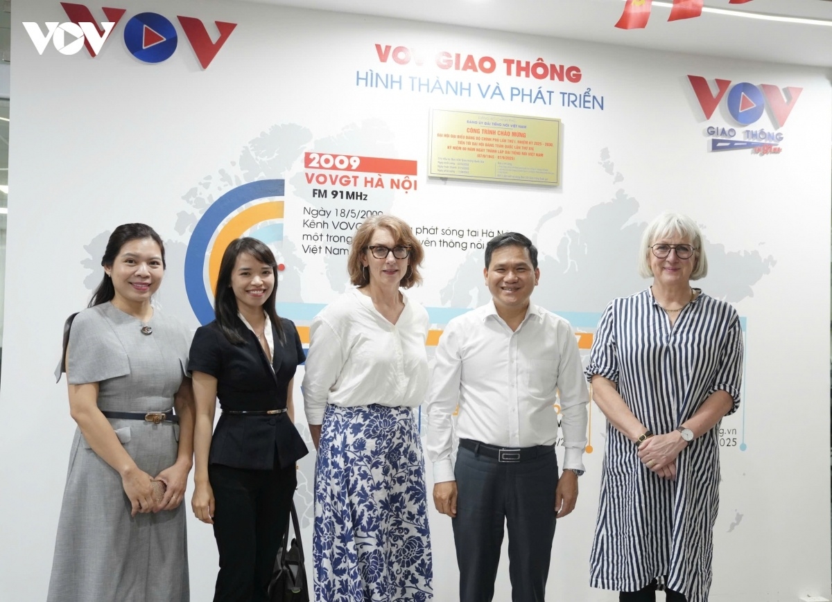 Đại diện Tập đoàn Phát thanh - Truyền hình Australia (ABC) làm việc với kênh VOV Giao thông Quốc gia