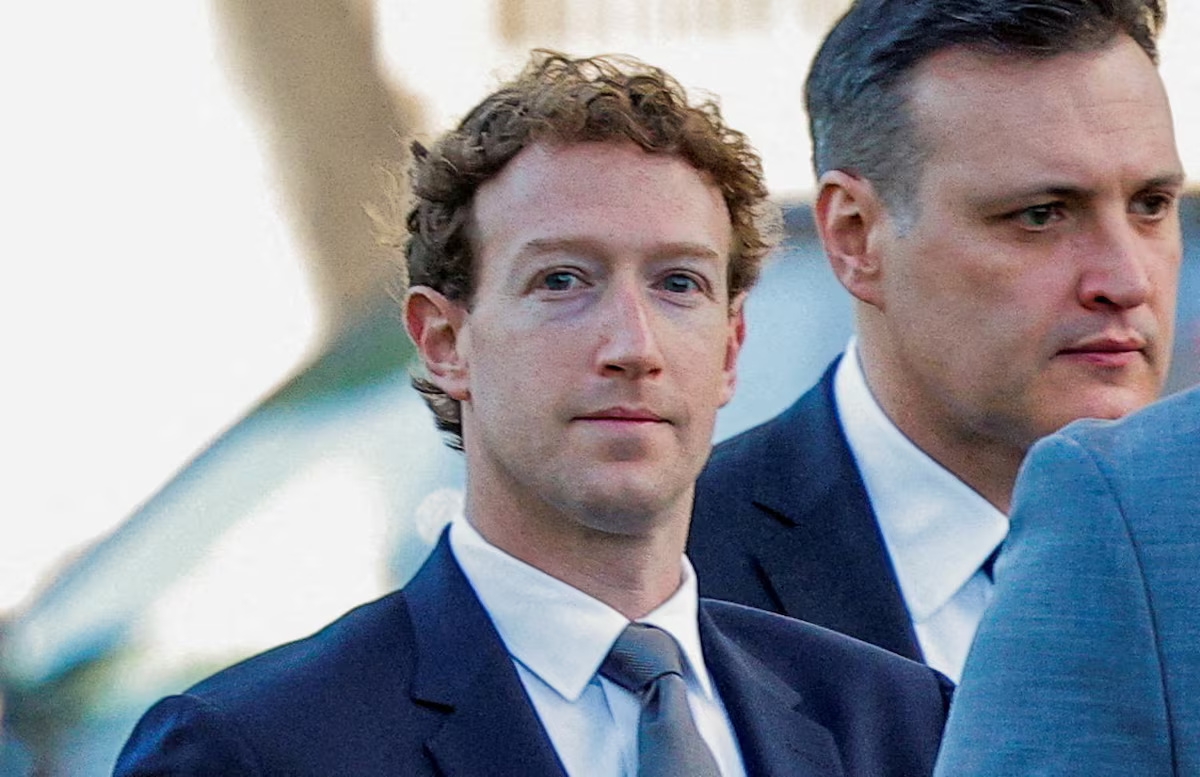 Le PDG de Meta, Mark Zuckerberg, arrive au tribunal de Los Angeles pour témoigner dans une affaire accusant Meta et YouTube (Google) de nuire à la santé mentale des enfants par l’intermédiaire de leurs plateformes. Photo: REUTERS/Mike Blake