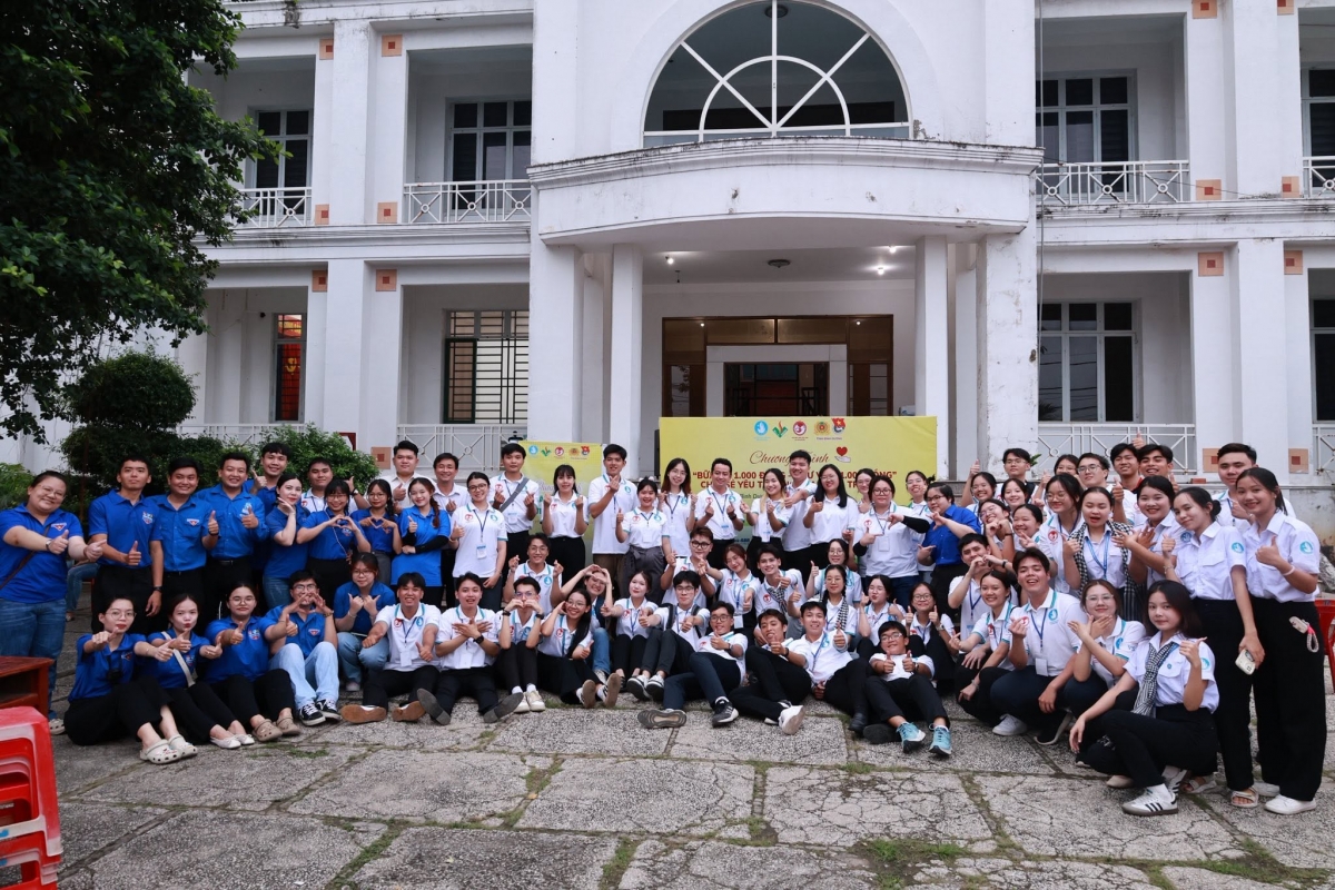 Hội sinh viên Việt Nam tại Singapore tham gia các hoạt động kết nối với các Hội sinh viên tại Việt Nam. Ảnh: FBNV
