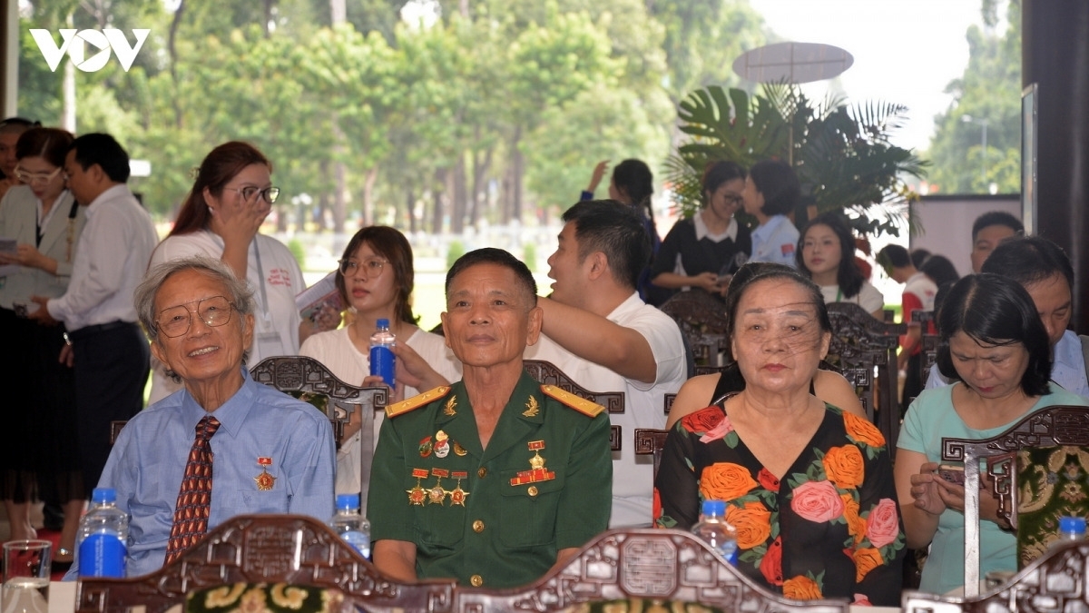 ບັນດາຜູ້ແທນ, ນັກຮົບເກົ່າ ທີ່ພິທີ